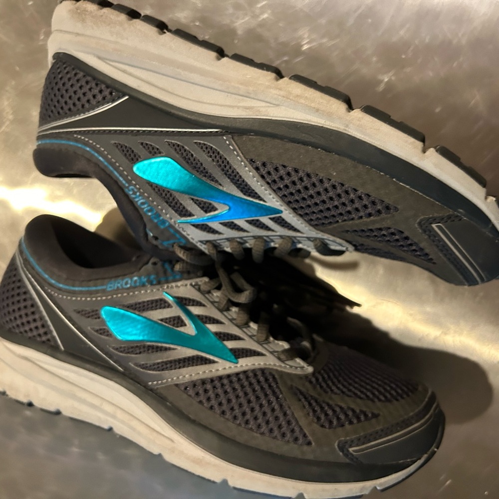Brooks adrenaline 13 sneakers sz 8 1/2